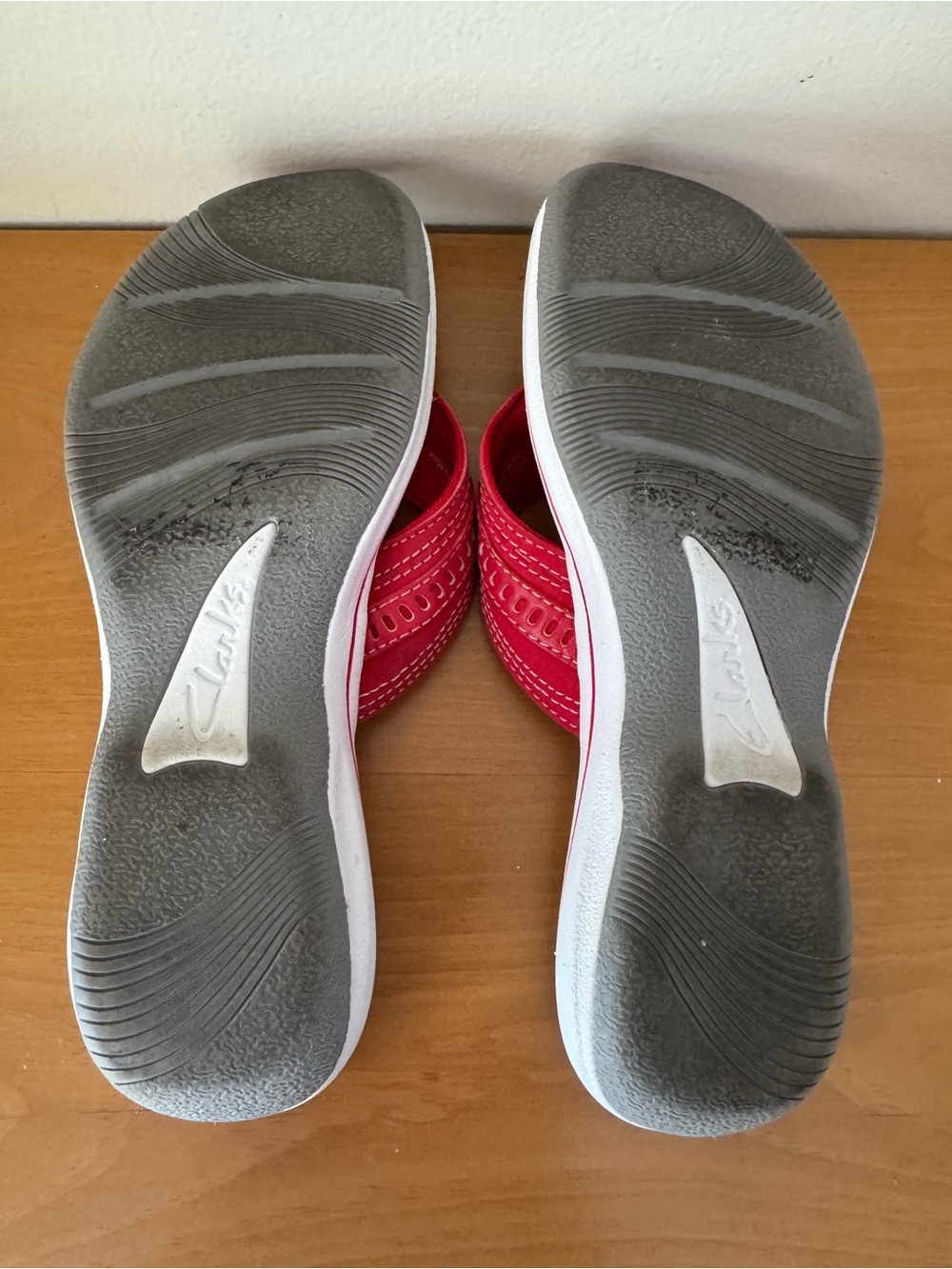 Clarks Red Thong Sandals - Size 7 - Picture 9 of 13